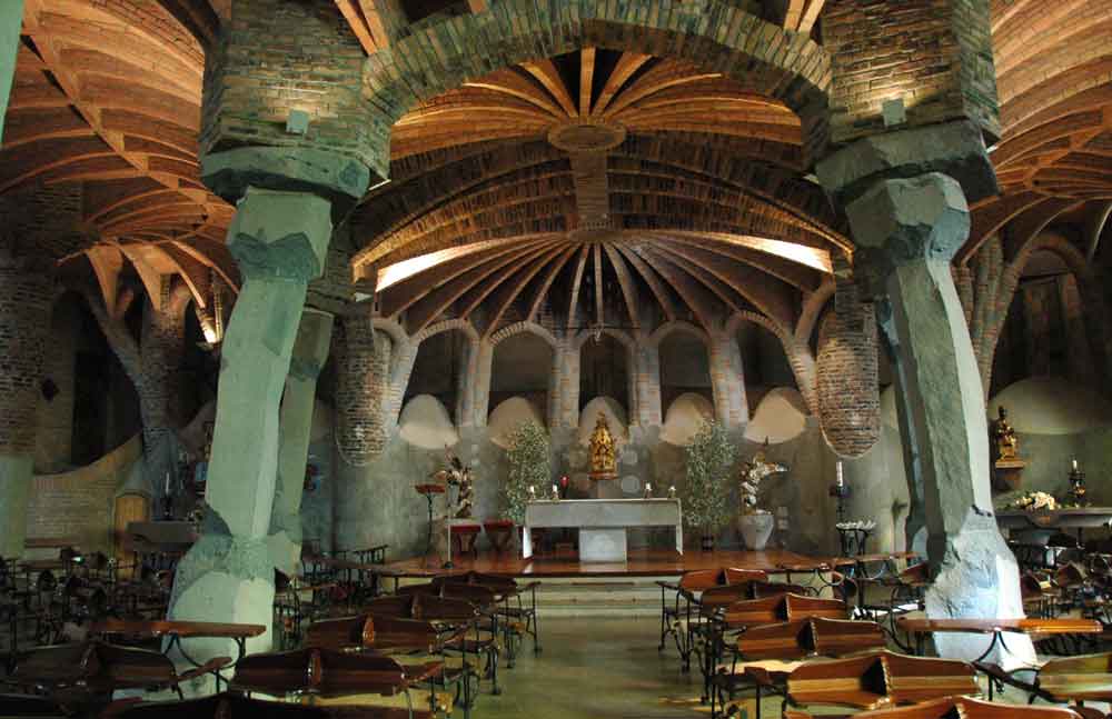 Barcelona - Gaudí - Cripta de la colonia Güell 4 - interior
